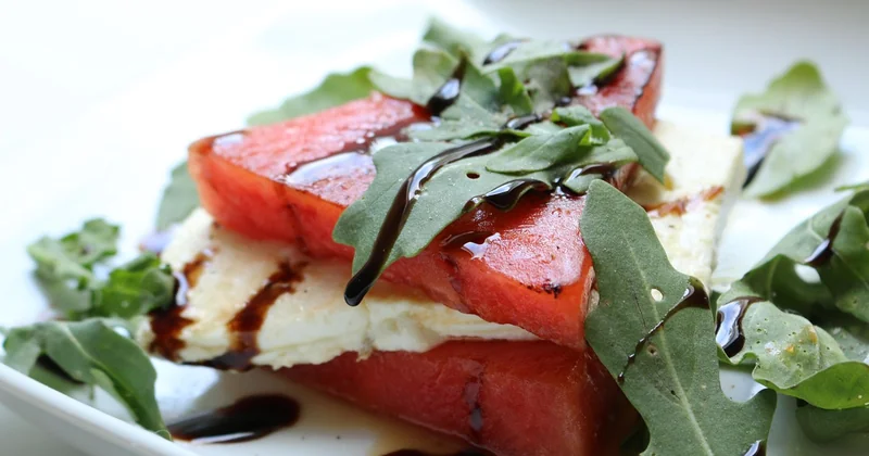 Comment organiser un repas grec complet sans se ruiner